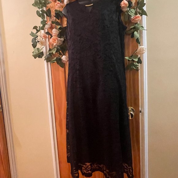 Blak Lace Draped Dress Sleeveless - Picture 2 of 4